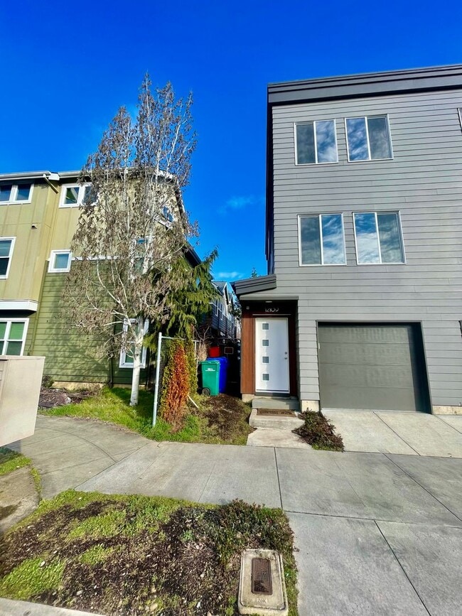 property at 12109 SE Pardee St