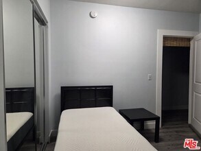 417 S Wilton Pl in Los Angeles, CA - Building Photo - Building Photo