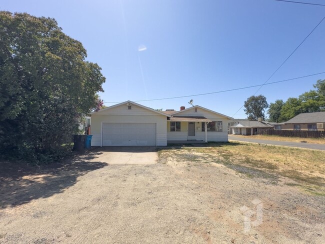 4716 Virginia Ave in Oroville, CA - Foto de edificio - Building Photo