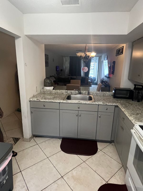 208 Lake Pointe Dr in Oakland Park, FL - Building Photo - Building Photo