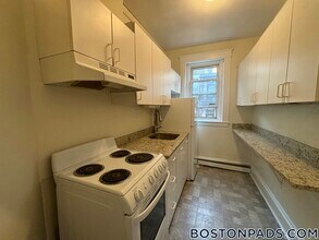 208 Winthrop Rd in Brookline, MA - Building Photo - Building Photo