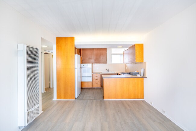 6847 Radford Ave. in North Hollywood, CA - Foto de edificio - Building Photo