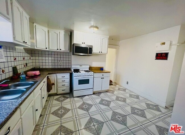 1557 W 29th St in Los Angeles, CA - Building Photo - Building Photo