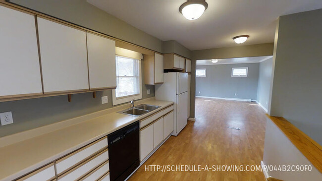 1447 Birch Ave in Marquette, MI - Foto de edificio - Building Photo