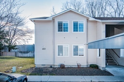 4857 Sheila in Boise, ID - Foto de edificio