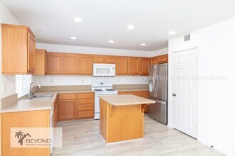 120 Canyon Creek Way in Oceanside, CA - Foto de edificio - Building Photo