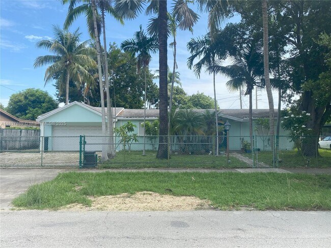 11121 SW 203rd Terrace in Cutler Bay, FL - Building Photo - Building Photo