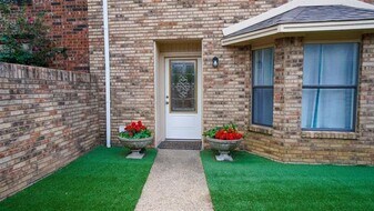 720 Pebble Beach Dr in Garland, TX - Building Photo