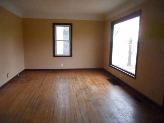 property at 4904 Xerxes Ave N