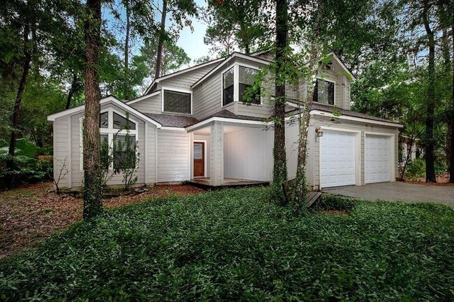 property at 8 Gannet Hollow Pl
