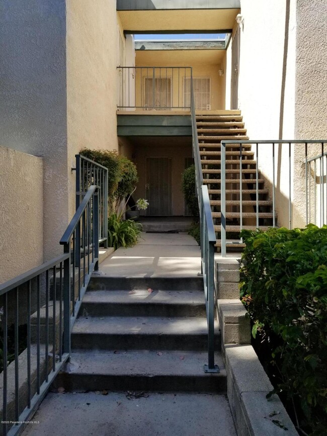 10636 Woodley Ave-Unit -#65 in Los Angeles, CA - Building Photo - Building Photo