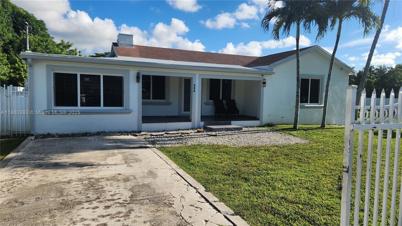 295 NE 150th St in Miami, FL - Building Photo