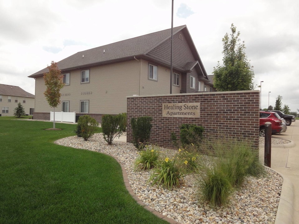 Healing Stone Court Apartments in Normal, IL - Foto de edificio