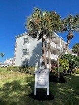 100 The Esplanade N in Venice, FL - Building Photo