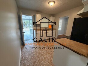 261 W 73rd St in Savannah, GA - Building Photo - Building Photo