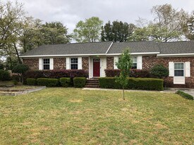 413 N Crestwood Dr in Wilmington, NC - Building Photo