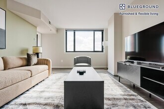 1200 N Veitch St in Arlington, VA - Foto de edificio - Building Photo