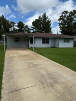 7160 Click Dr in Beaumont, TX - Building Photo