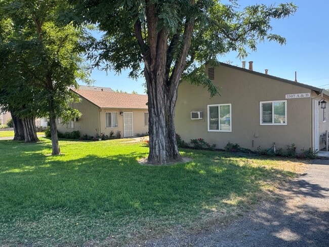 property at 1507 S Cherokee Ln