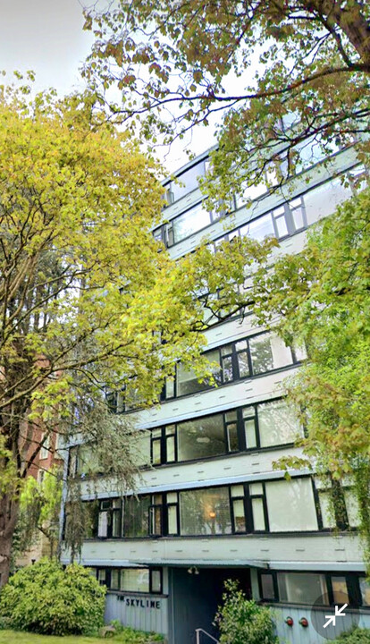 Skyline Apartments in Vancouver, BC - Building Photo