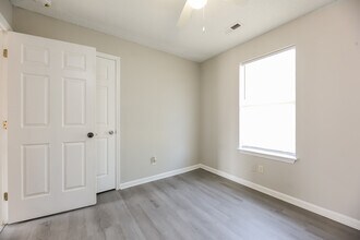 408 Raspberry Ln in Fountain Inn, SC - Foto de edificio - Building Photo