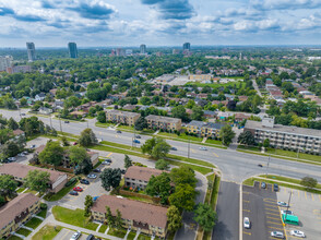 87 Kennedy Rd N in Brampton, ON - Building Photo - Building Photo