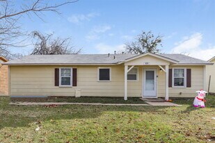 824 Renfro Dr in White Settlement, TX - Building Photo