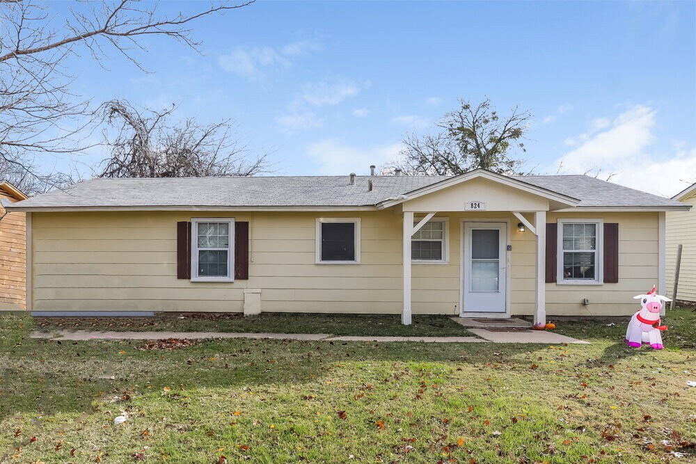 824 Renfro Dr in White Settlement, TX - Building Photo