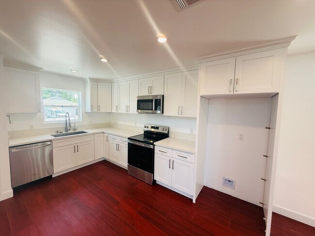 16755 Tulsa St in Los Angeles, CA - Building Photo - Building Photo