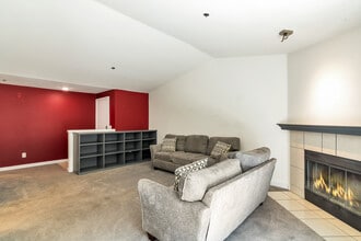 19404 Bothell Way NE, Unit B304 in Bothell, WA - Building Photo - Building Photo