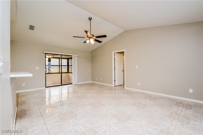 8360 Coral Dr in Ft. Myers, FL - Building Photo - Building Photo