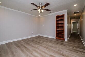 9311 Mary Ave in Tampa, FL - Building Photo - Building Photo