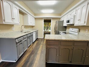 909 E 13th St in Edmond, OK - Building Photo - Building Photo