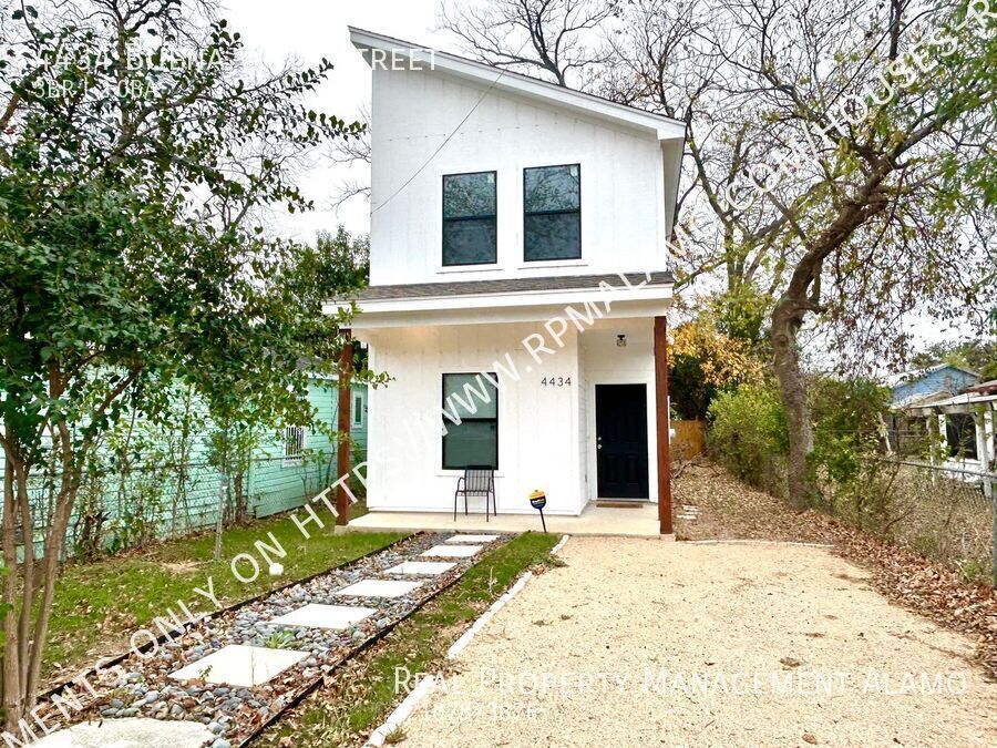 4434 Buena Vista St in San Antonio, TX - Building Photo