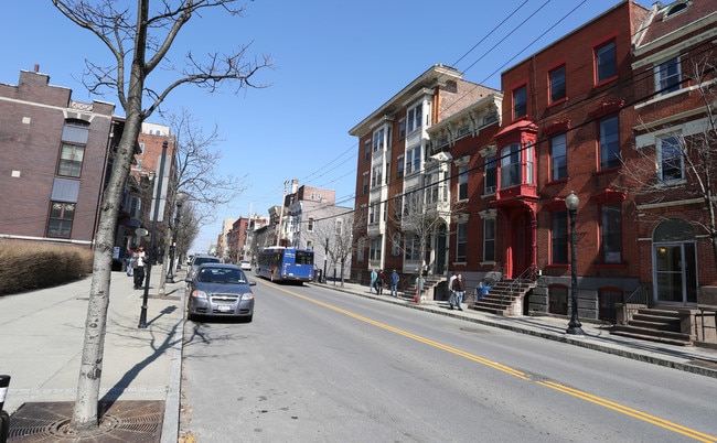 232 Lark St in Albany, NY - Foto de edificio - Building Photo