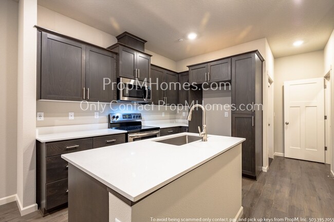 12019 SE High Creek Rd in Happy Valley, OR - Building Photo - Building Photo