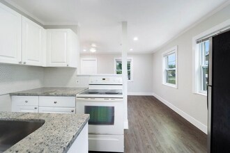 1883 Smith Dr, Unit 4 in North Palm Beach, FL - Building Photo - Building Photo