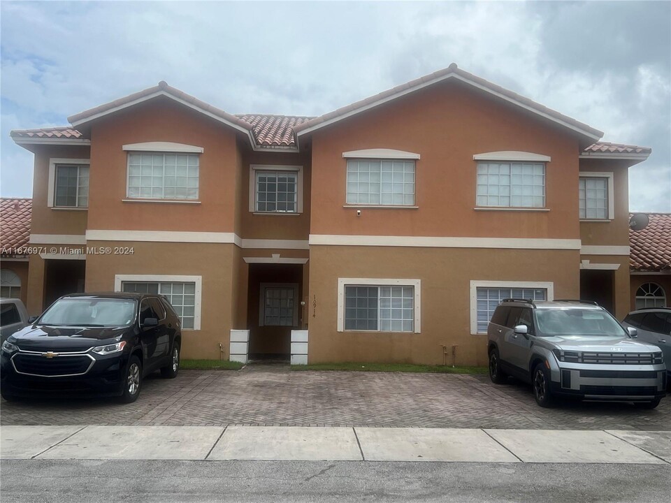 10914 SW 181st Ter in Miami, FL - Building Photo