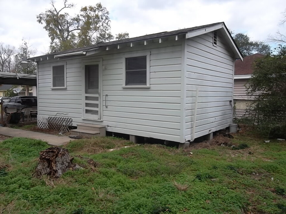 2040 Kingsley Dr in Beaumont, TX - Building Photo