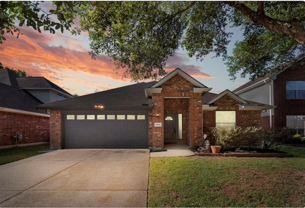 6930 Atasca Creek Dr in Humble, TX - Building Photo
