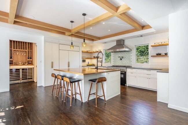 property at 89 Pantigo Rd