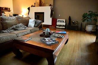829 Pine Ave, Unit 829 in Long Beach, CA - Building Photo - Building Photo