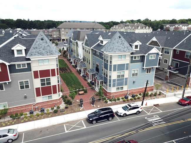 Station Square at Fanwood Townhomes in Fanwood, NJ - Building Photo - Building Photo