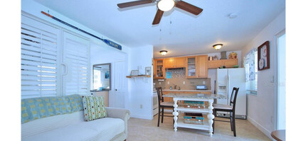 14212 Parsley E Dr, Unit 3 in Madeira Beach, FL - Building Photo - Building Photo