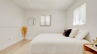 2736 NW 21st Ave in Oakland Park, FL - Building Photo - Building Photo