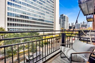 525 W Superior St in Chicago, IL - Foto de edificio - Building Photo