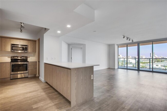 1500 Bay Rd in Miami Beach, FL - Foto de edificio - Building Photo