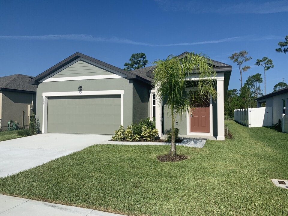 3074 Neverland Dr in New Smyrna Beach, FL - Building Photo