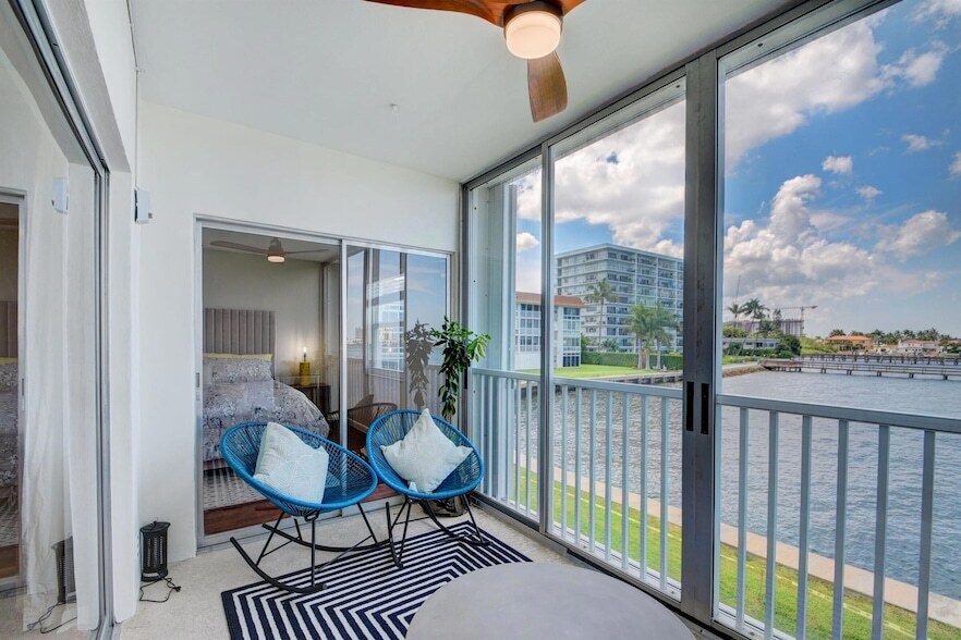 410 Wilma Cir, Unit 204 in Riviera Beach, FL - Building Photo