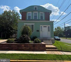 2 E Mill Rd in Maple Shade, NJ - Building Photo